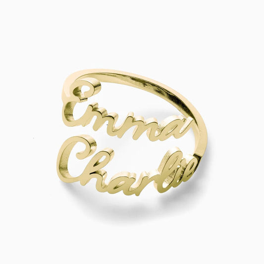 Bague avec deux noms gravés