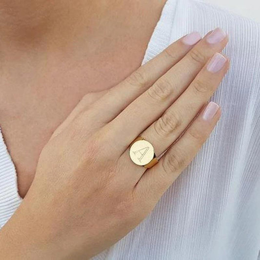 LOANYA Inititalen Ring Loanya