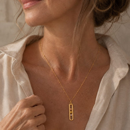 Collier avec trois pierres de naissance