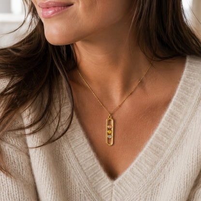 Collier avec trois pierres de naissance