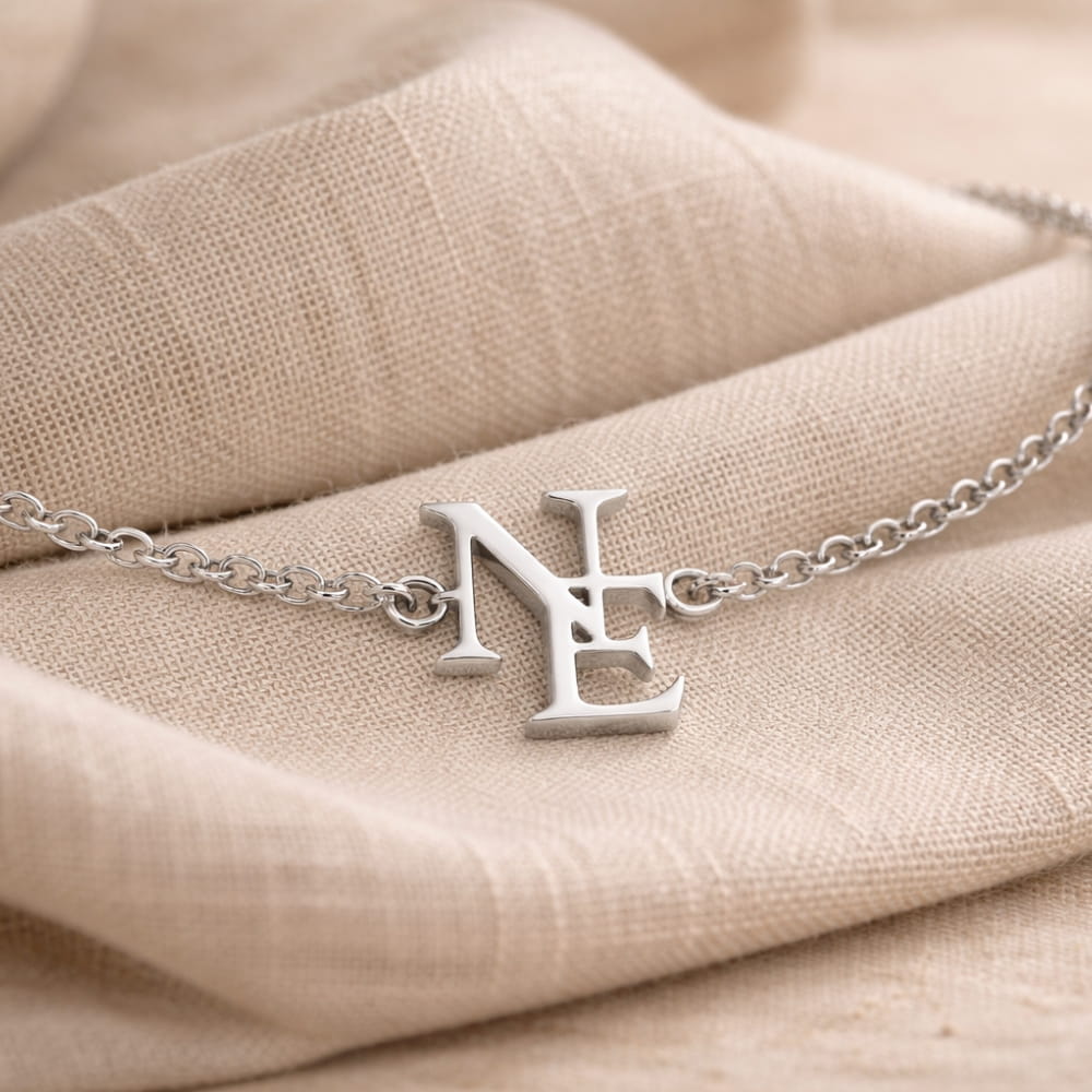 Bracelet à initiales entrelacées