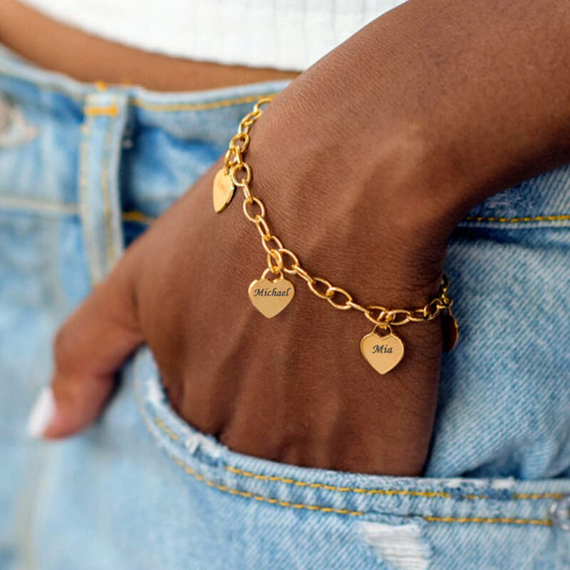Bracelet avec pendentifs cœur personnalisés