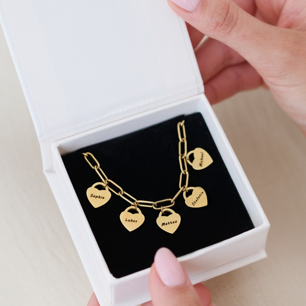 Bracelet avec pendentifs cœur personnalisés