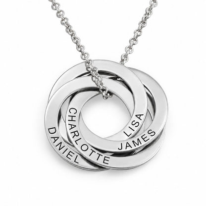 Collier avec cercles de noms entrelacés