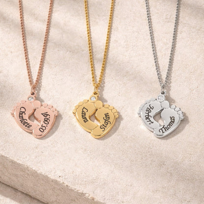 Collier personnalisé pied de bébé avec pierre de zirconium