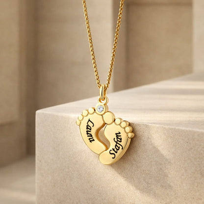 Collier personnalisé pied de bébé avec pierre de zirconium
